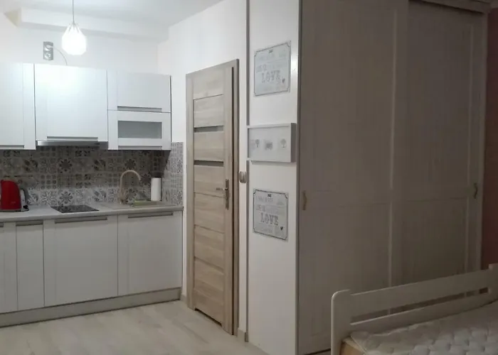 Lux Monika Z Tarasem I Garazem Rewal