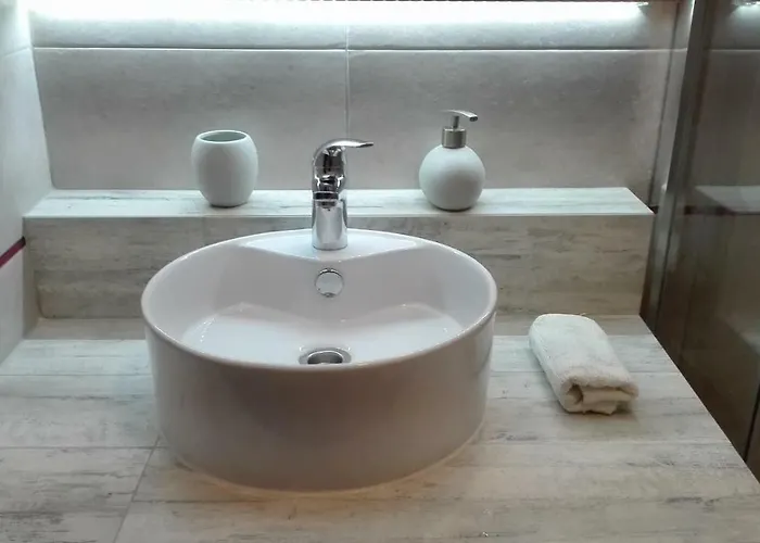 Lux Monika Z Tarasem I Garazem * Rewal